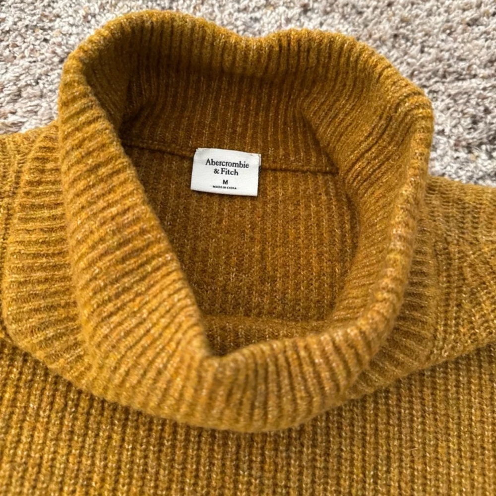 Abercrombie & Fitch Knit Mock Neck Neutral Camel Wool Blend Sweater 
Size Medium - Picture 7 of 12